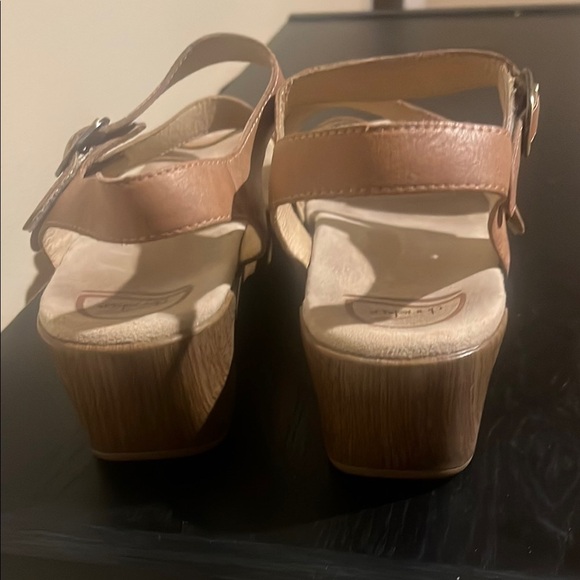 Women's Dansko Sacha Tan Burnished Leather sandals - Picture 4 of 6
